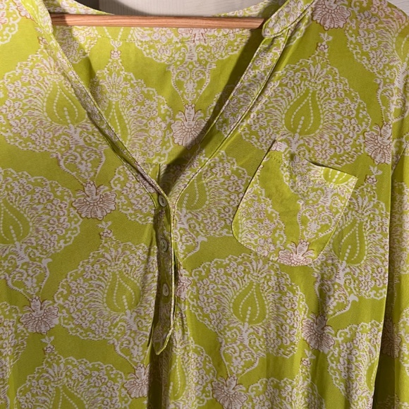 Green Patterned Top Size 2XL - Picture 2 of 2